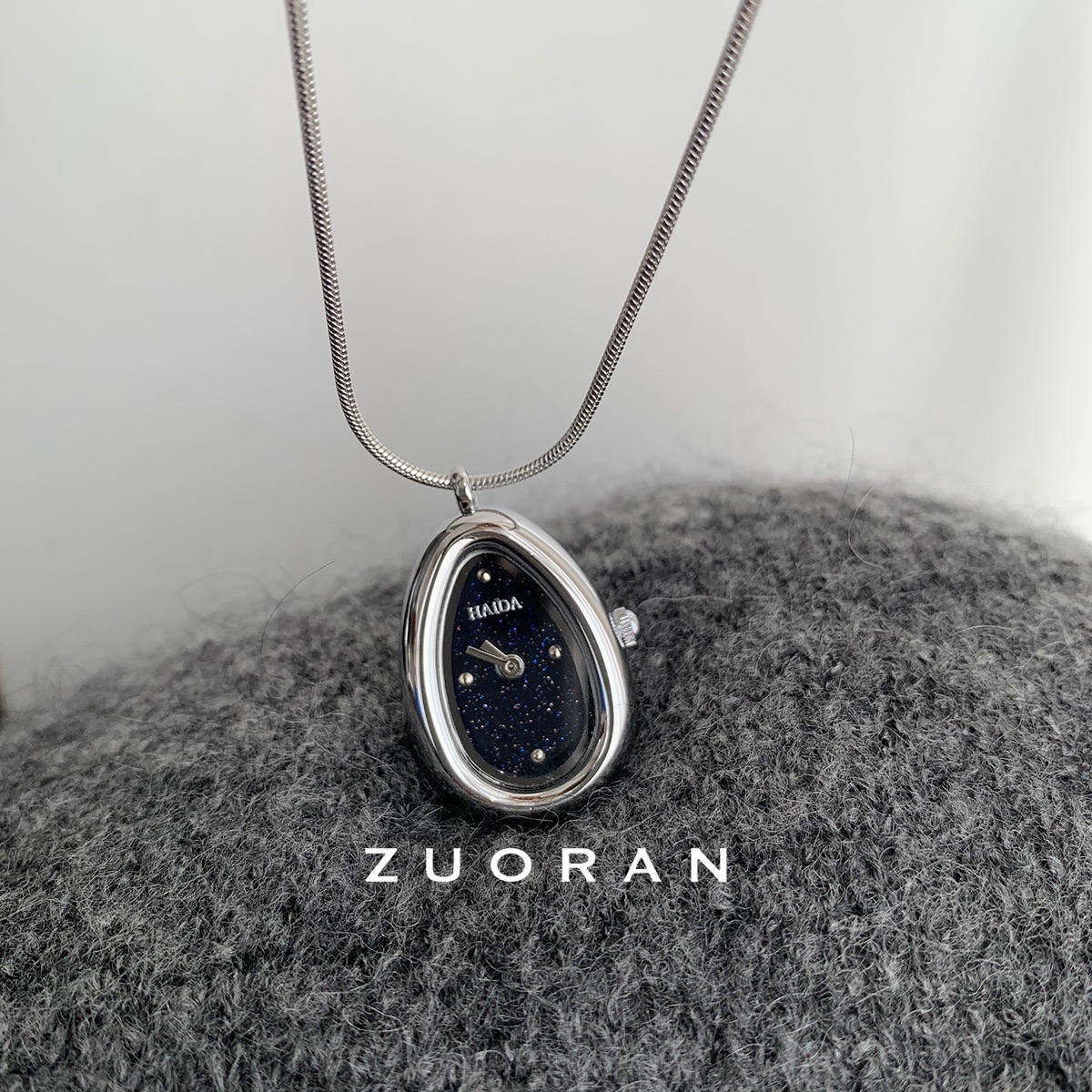 蛇头项链星空面黑水滴时尚女表