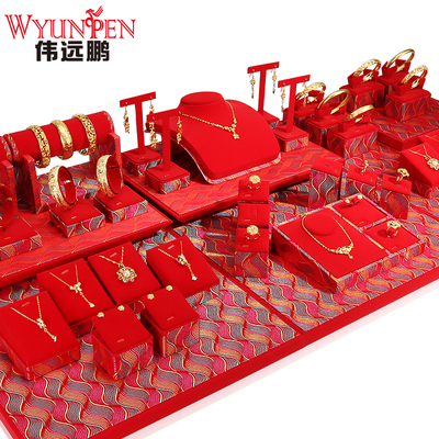 伟远鹏黄金珠宝戒指手镯首饰陈列