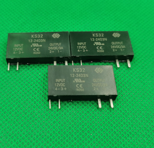 KS32 12-24D3N 12VDC 宏发固态继电器 24VDC/3A