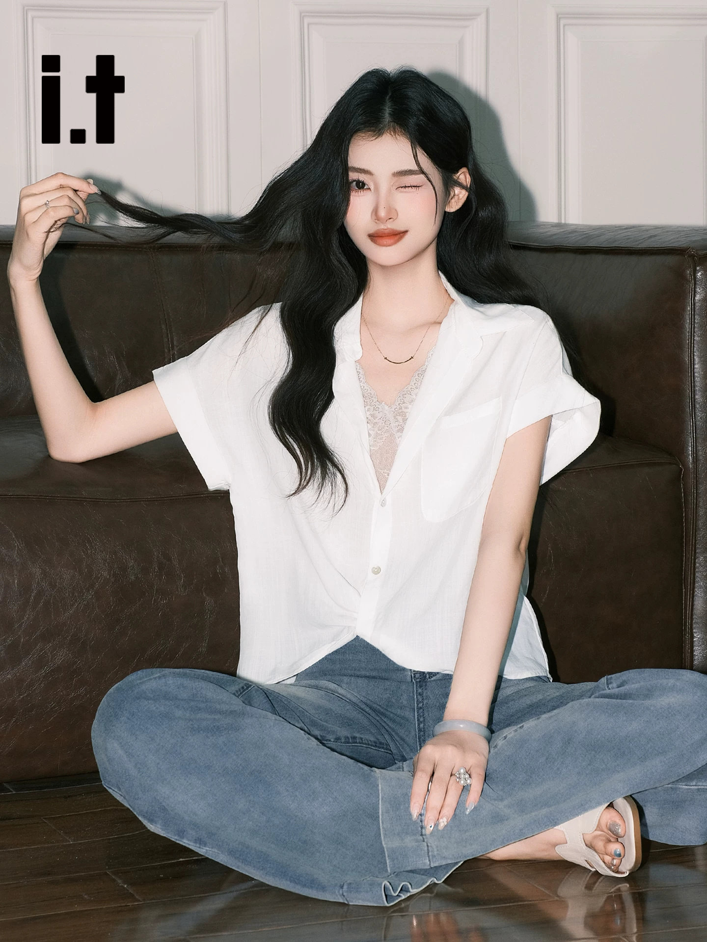 it:CHOCOOLATE法式高级感白色V领短袖衬衫女蕾丝假两件老钱风上衣