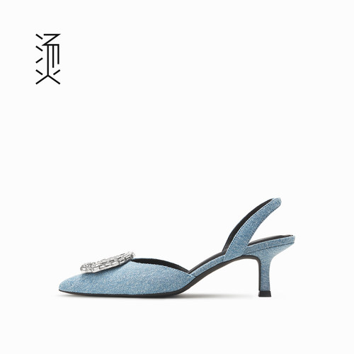 烫牛仔布面高光钻扣中跟社交女鞋