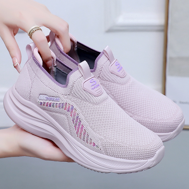 老北京布鞋女2025新款运动鞋中老年健步鞋轻便软底防滑舒适妈妈鞋