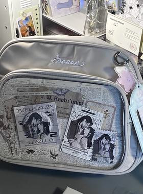 AORDA 灰色双肩痛包二次元制服背包女轻便旅游吧唧斜挎娃包小食量