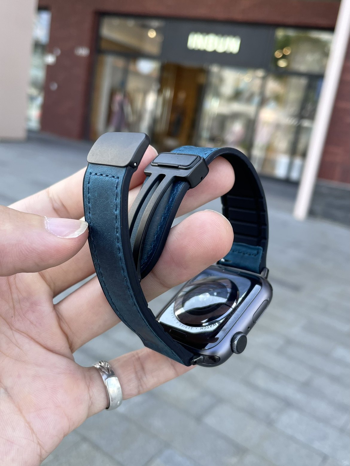 卡客风暴 疯马皮适用苹果手表iwatch表带s987午夜蓝ultra钛合金扣