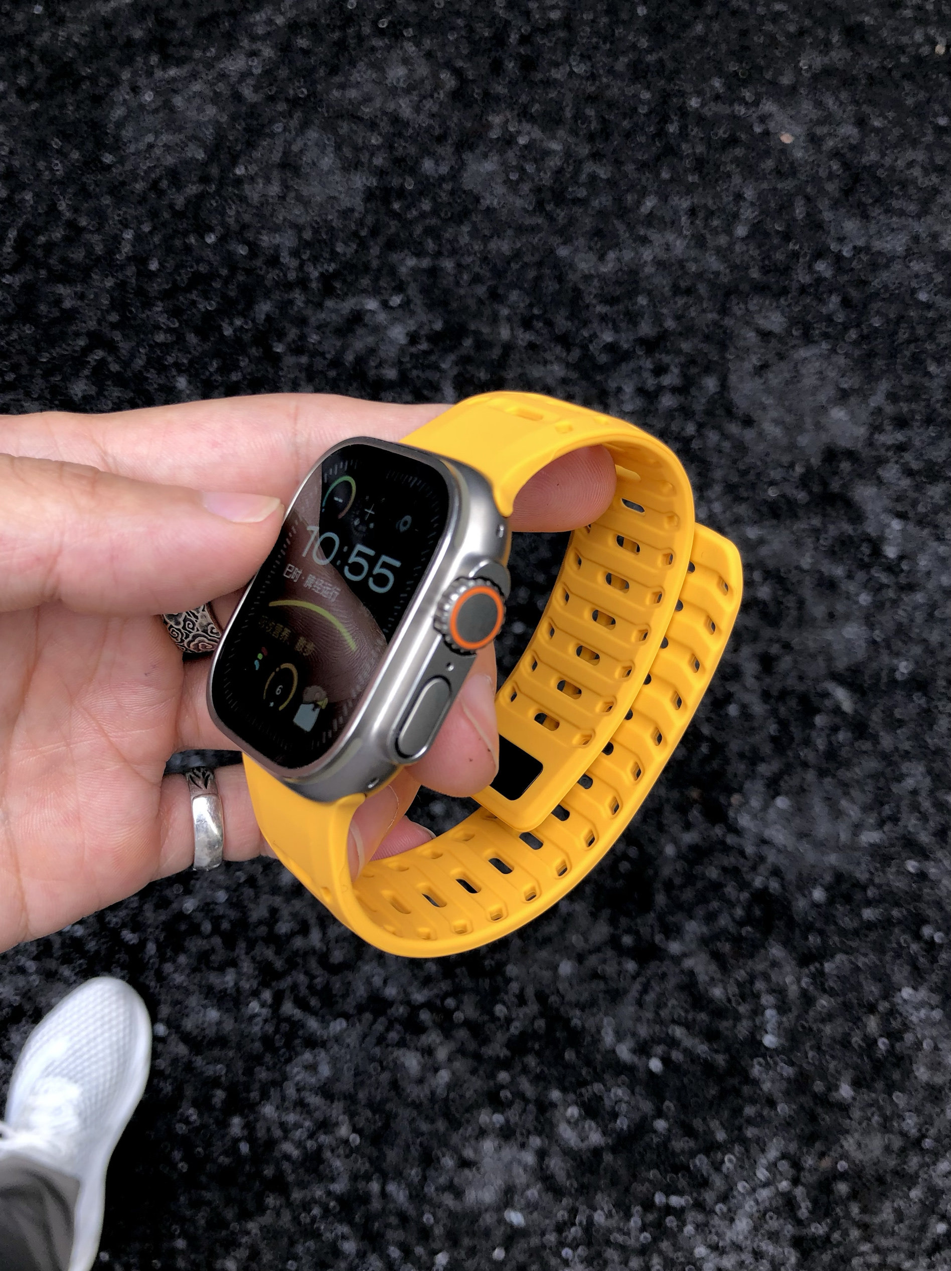 24加宽 新款磁吸适用苹果applewatch手表表带s10按扣98洞洞硅胶