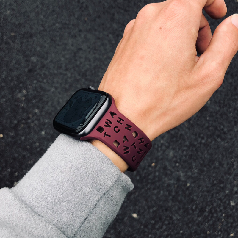 新款字母镂空适用苹果手表iwatch表带s98765酒红ultra2潮男高级感