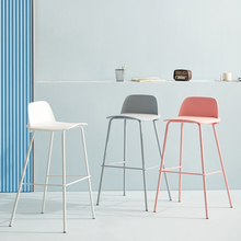 北欧创意高脚凳现代简约吧台椅家用铁艺酒吧椅网红塑料高脚椅设计