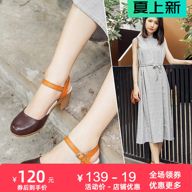 真皮包头女凉鞋2026夏新款粗跟中空羊皮一字扣牛筋底舒适小码女鞋