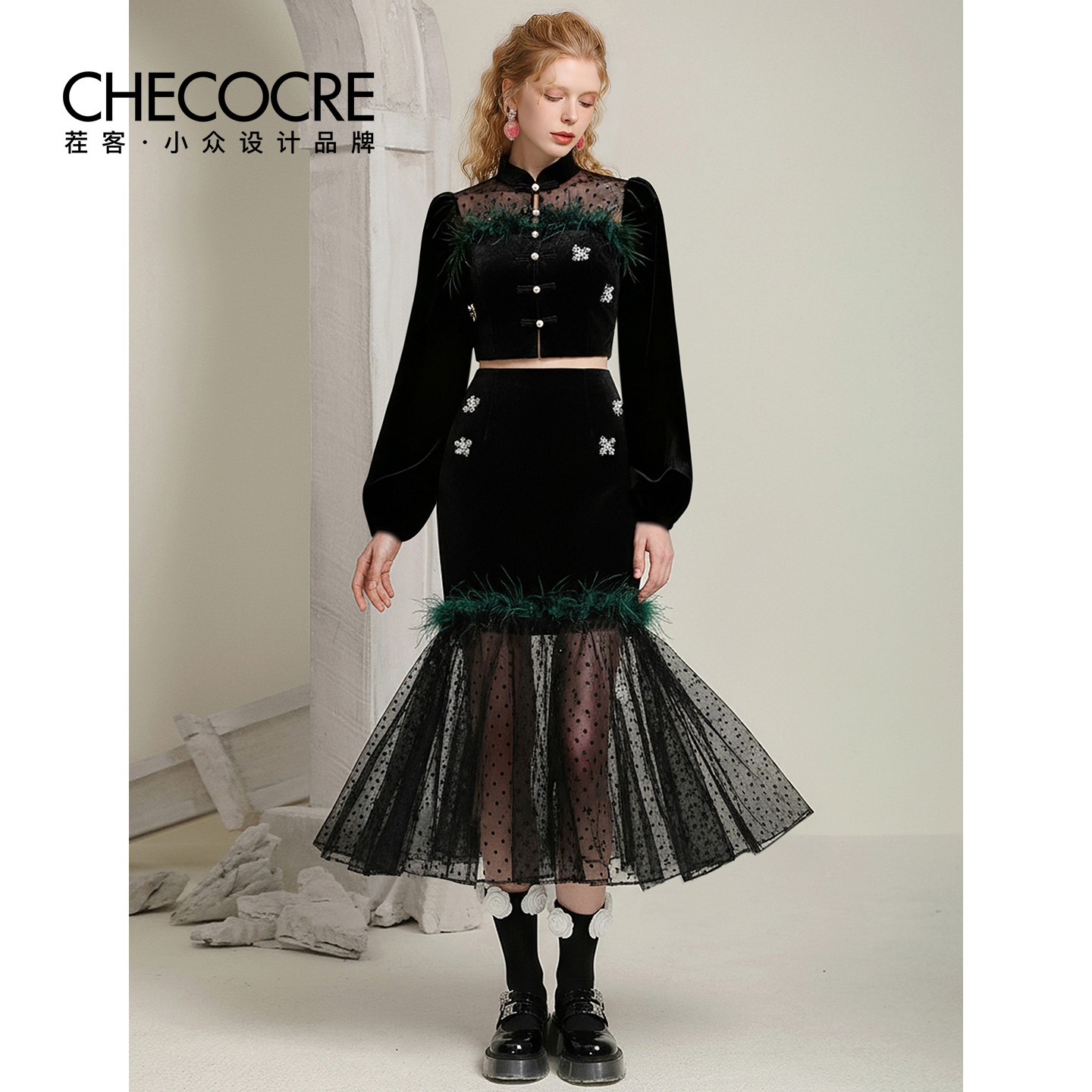 茬客立领拼接蕾丝钻饰中长裙