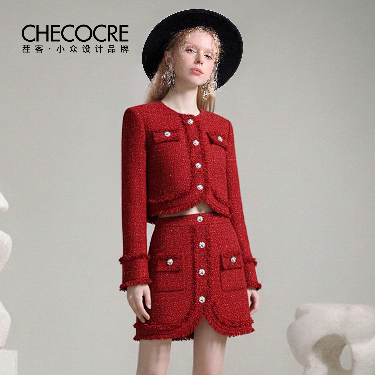 茬客圆领花边钻饰上衣短裙