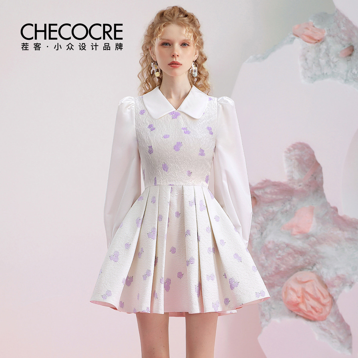 茬客娃娃领灯笼袖清纯连衣裙