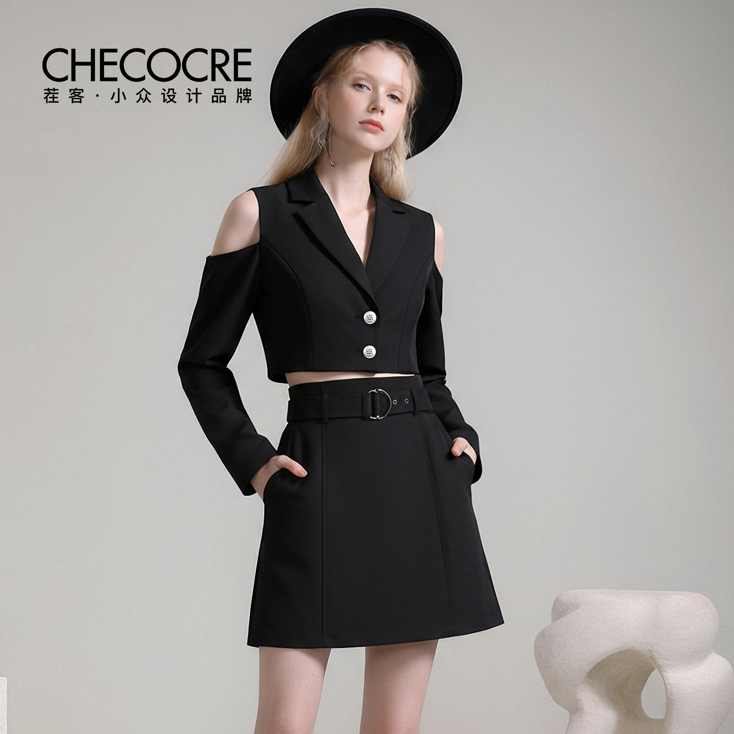 茬客西装领露肩上衣半裙