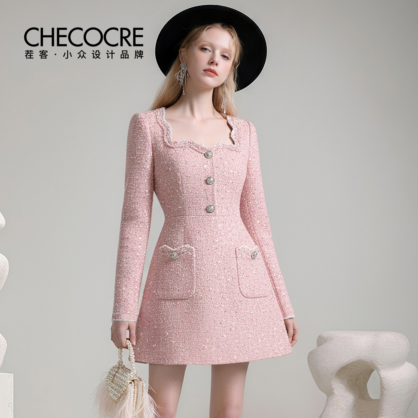 茬客方领细闪钻扣收腰短裙