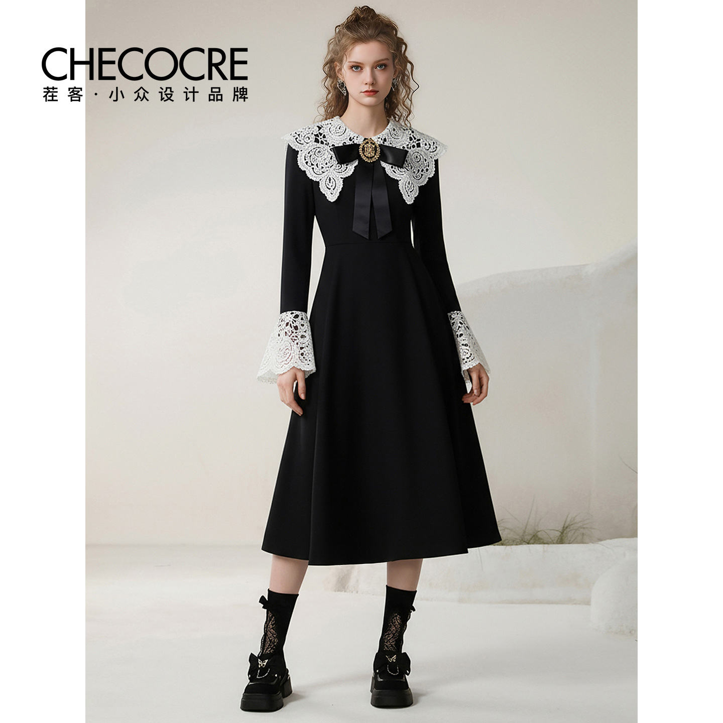 茬客娃娃领蕾丝蝴蝶结长裙