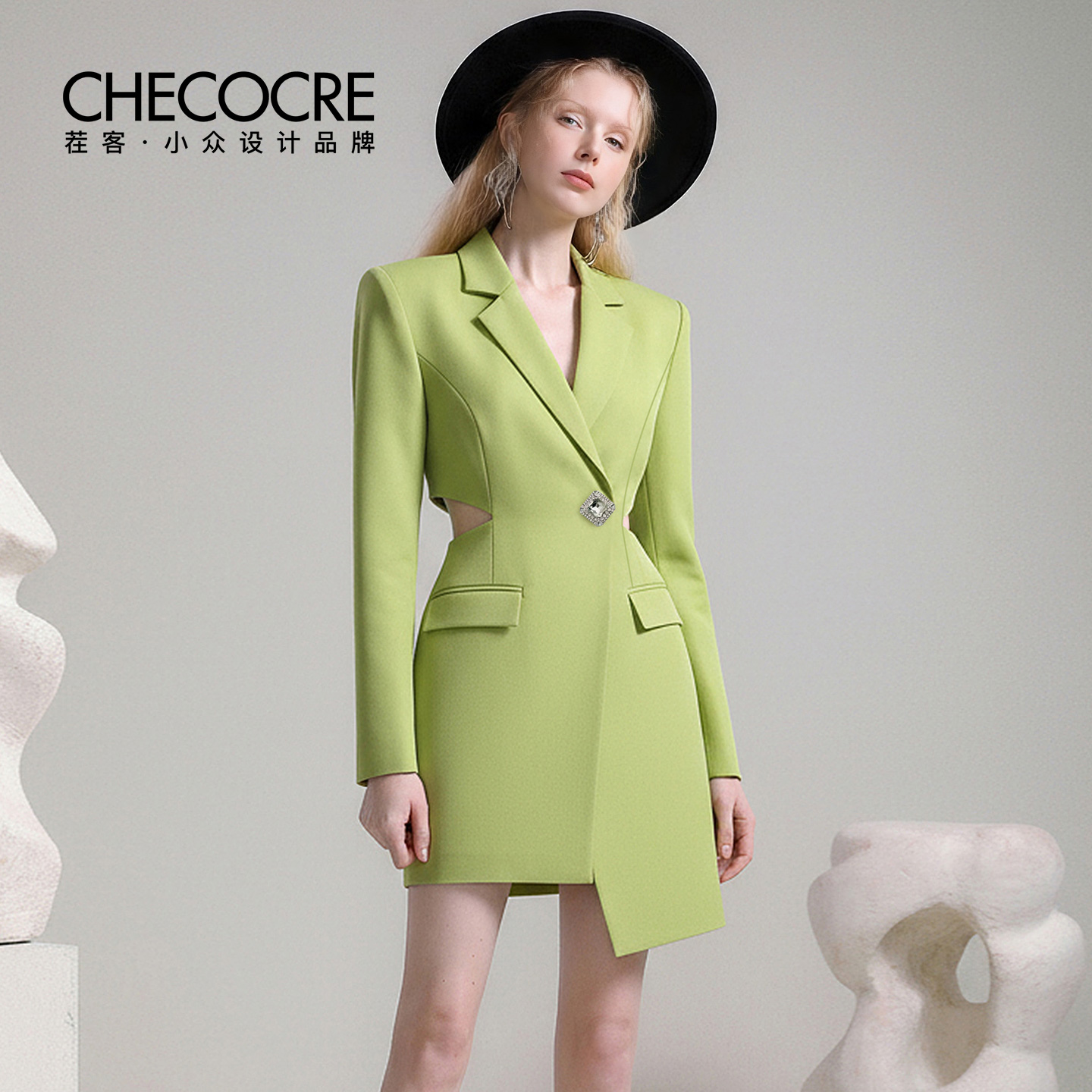 茬客西装领露腰不规则短裙