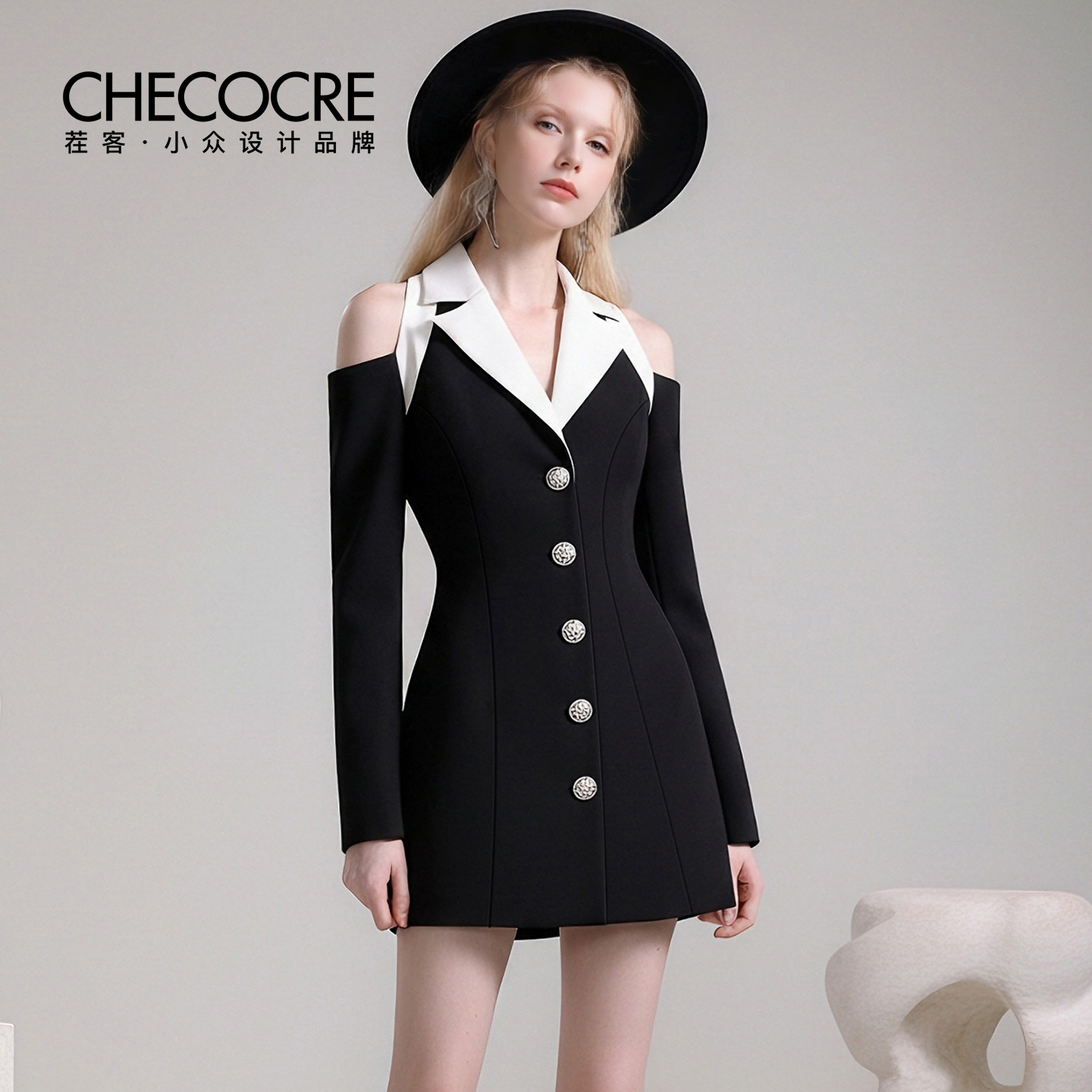 茬客西装领露肩拼接短裙