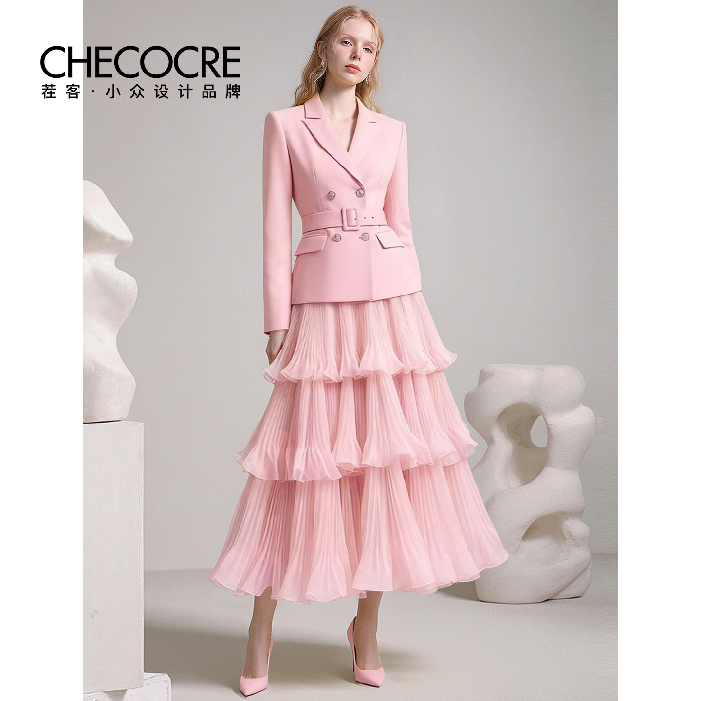 西装领钻饰上衣多层纱裙