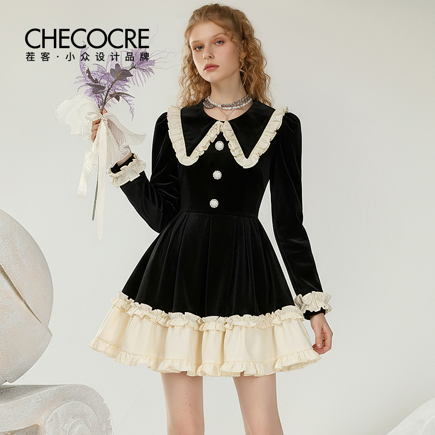 茬客娃娃领拼接收腰钻饰短裙