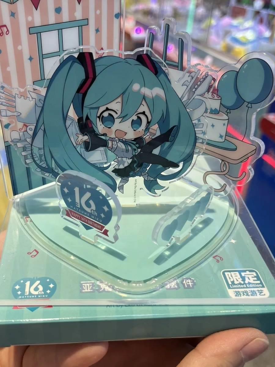 动漫二次元初音未来16周年立体立牌亚克力组合摆件胸针少女心装饰 模玩/动漫/周边/娃圈三坑/桌游 动漫徽章/立牌 原图主图