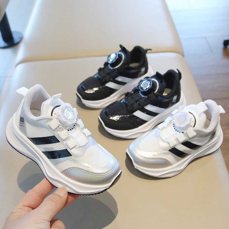 儿童运动鞋2026春秋男童小白鞋旋转纽扣女童跑鞋软底宝宝休闲网鞋