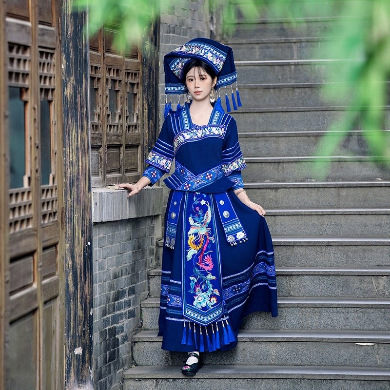 优选广西壮族新款三月三女款成人刺绣H苗族彝族布依族长裙舞蹈演
