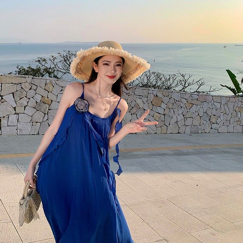 法式高级感蓝色吊带连衣裙子女春夏2026新款三亚海边度假气质长裙