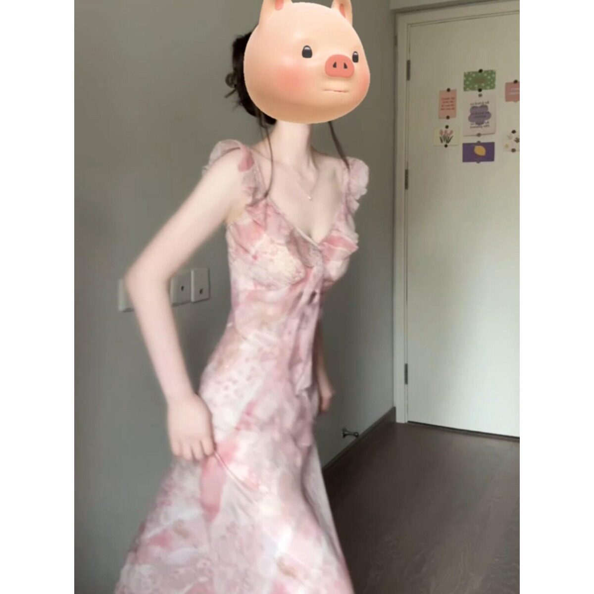 2026新款法式荷叶边粉色v领碎花连衣裙子女夏季温柔气质收腰长裙