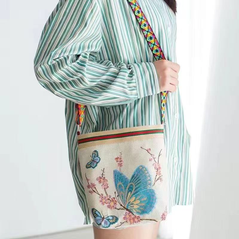 民族風刺繡斜挎包新款百搭帆布