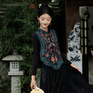 刺绣国风马甲女款2025新款秋冬背心外穿洋气高端别致减龄夹棉马夹