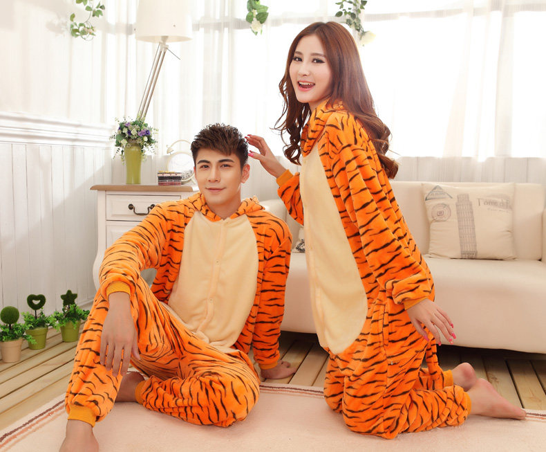 卡通动物连体睡衣秋冬保暖法兰绒家居情侣跳跳老虎如厕套装本命年