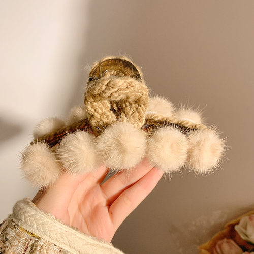 秋冬毛茸茸毛球抓夹女后脑勺