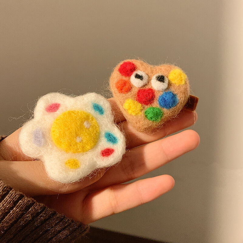 可爱荷包蛋~曲奇羊毛毡发夹