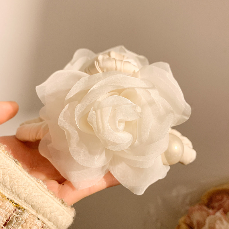 月芷白茶法式白色山茶花朵抓夹女高级感发夹后脑勺盘发鲨鱼夹头饰,饰品/流行首饰/时尚饰品新,发饰,淘宝优惠券,粉丝福利购,淘宝优惠卷