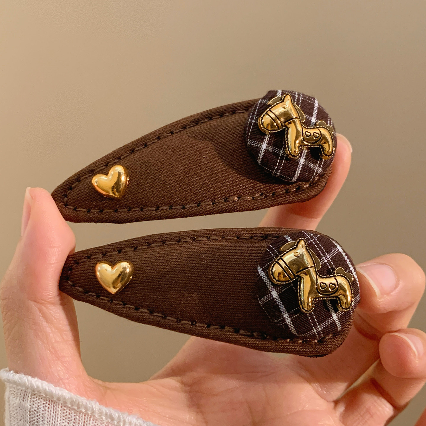 咖色格子小马发夹边夹