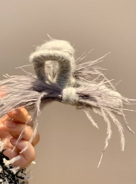 秋冬高级感灰色羽毛抓夹女小众独特气质超仙发夹后脑勺大号鲨鱼夹