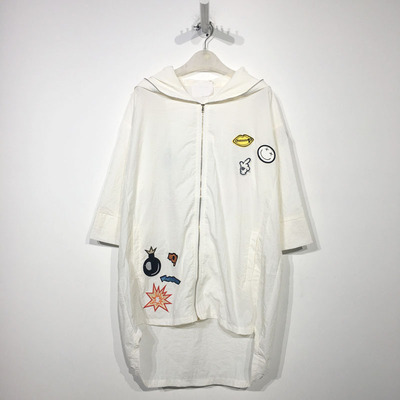 潮系列 D83011 时尚风衣外套品牌女装折扣颦