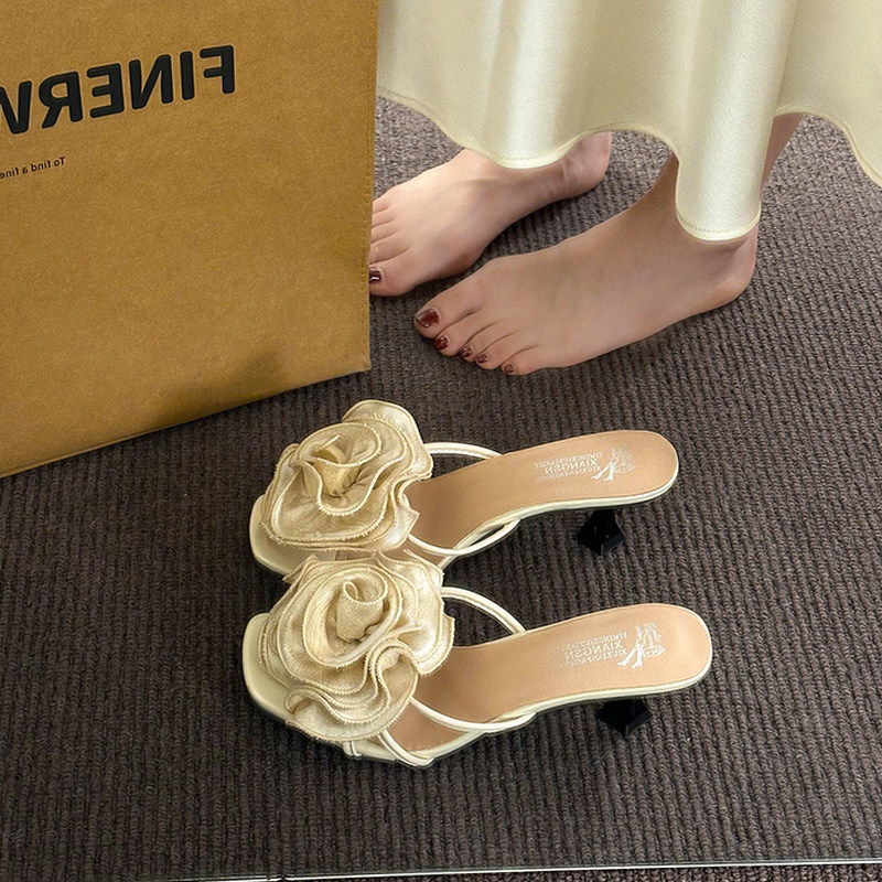 网红爆款时尚花朵凉拖鞋女夏季外穿绝美仙女风配裙子细跟镂空拖鞋