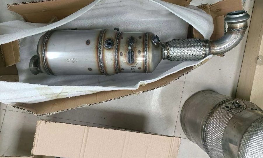 江铃宝典2.5T 2.9T国五国六排气管总成，LP1-5H270-AA