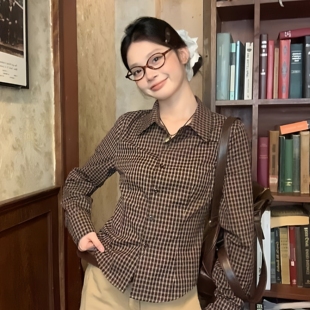 美拉德穿搭咖色格子衬衣女叠穿修身显瘦小众复古秋冬打底衬衫上衣