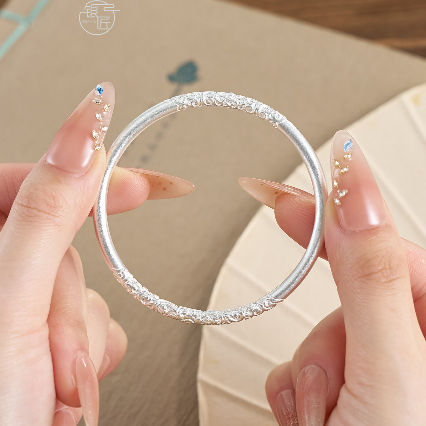 银匠[天宁乐] 新中式国风999.9足银手镯女轻奢卷草纹闭口素圈手环,饰品/流行首饰/时尚饰品新,银饰手镯,淘宝优惠券,粉丝福利购,淘宝优惠卷