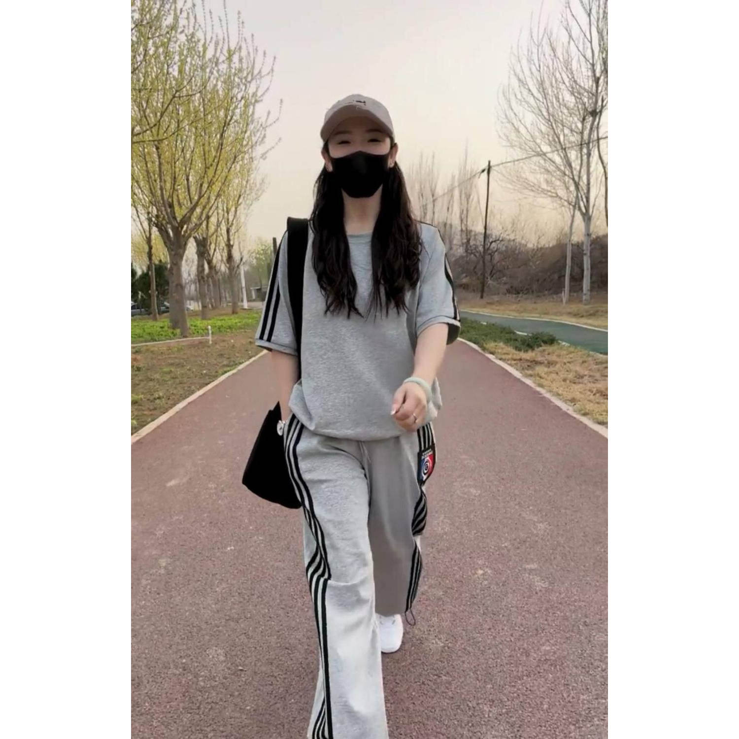 网红休闲运动套装女春夏季新款韩版宽松圆领短袖卫衣阔腿裤两件套