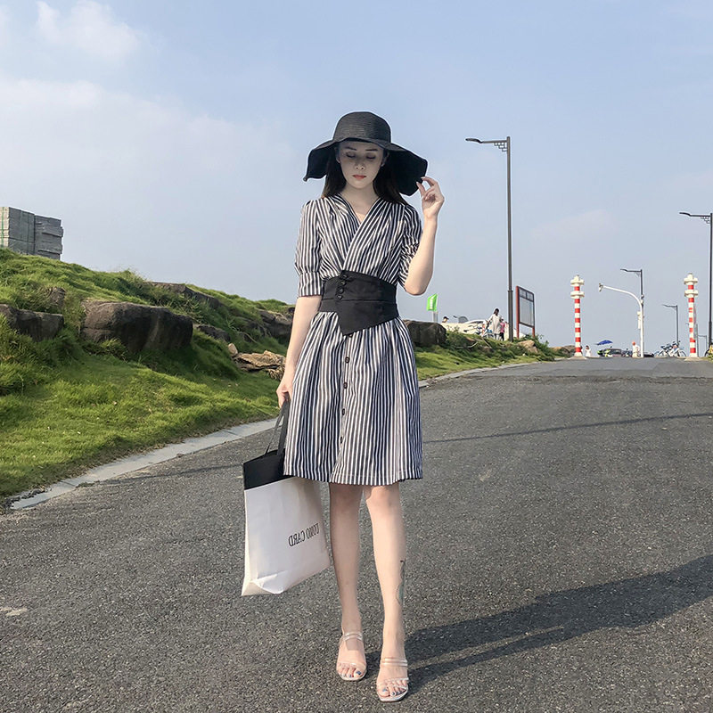 法式条纹洋装女2024新款名媛气质短袖收腰中长版小个子a字裙子