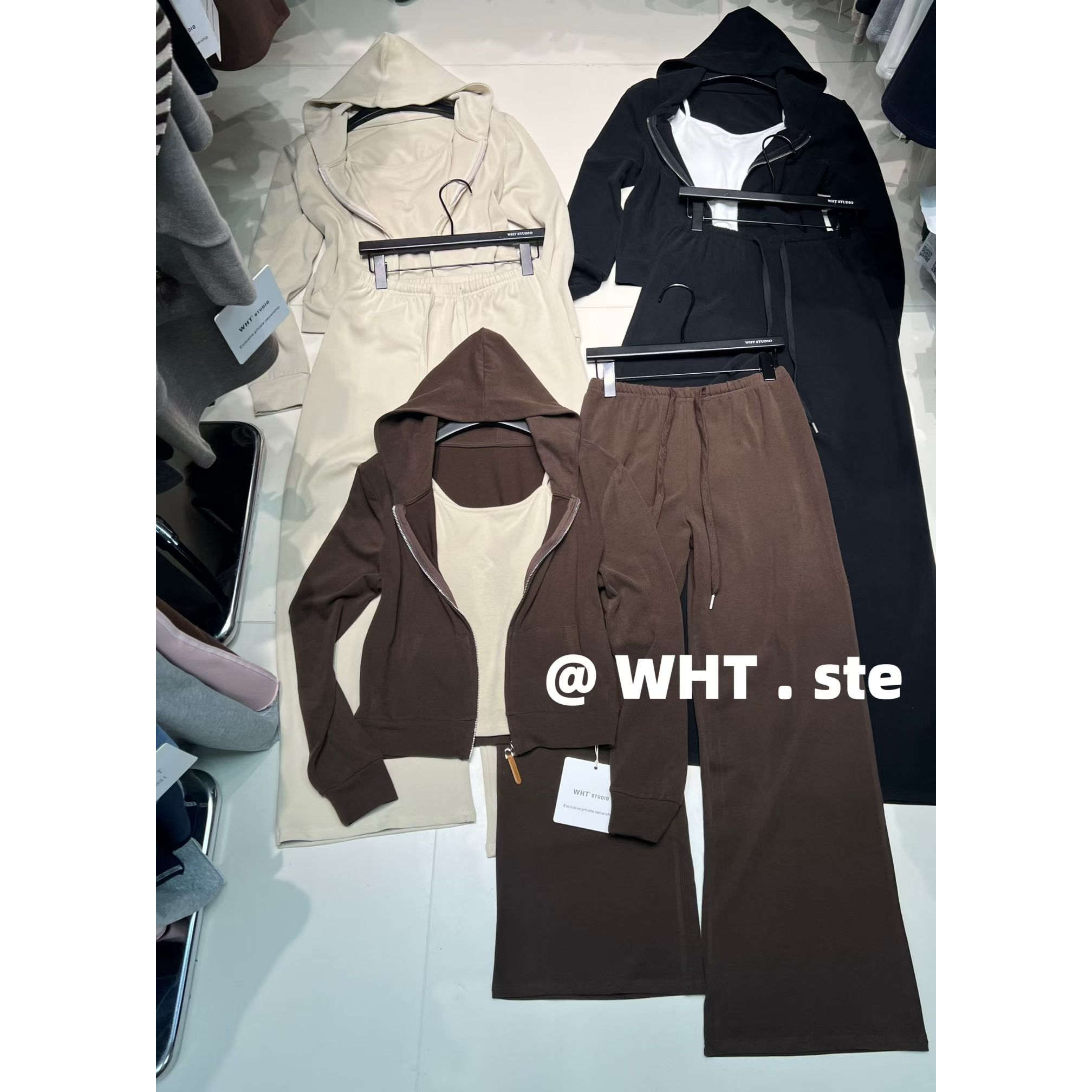 长袖卫衣外套+吊带背心+休闲裤