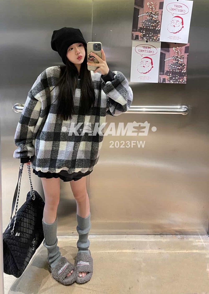 时髦拼色格纹毛绒长袖卫衣
