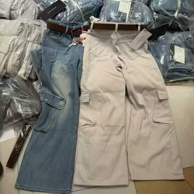 时髦水洗口袋工装牛仔裤女