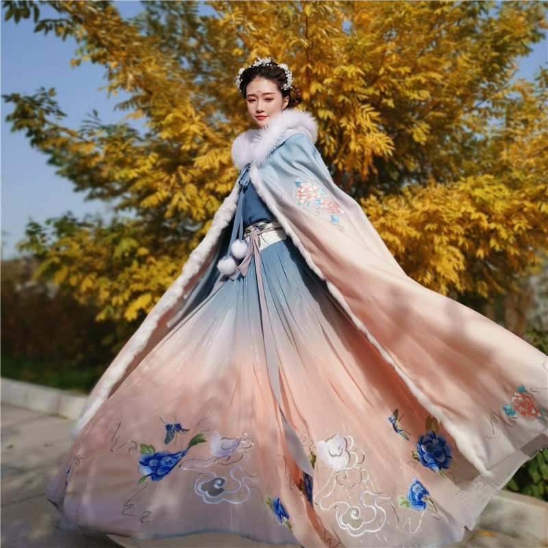 陛下兰他惜原创汉服九天玄女渐变绣花长款毛呢斗篷披风加绒秋冬仙