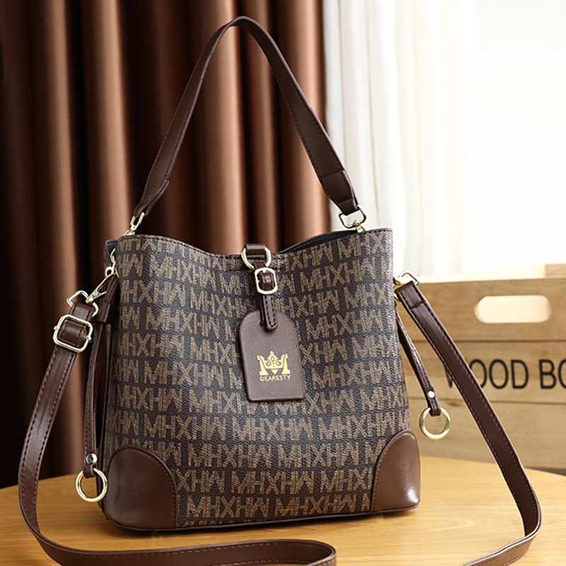 高级感百搭水桶包老花斜挎包女包