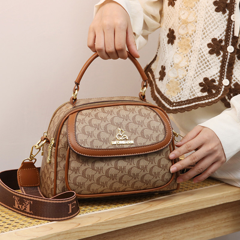 小众轻奢包包女2026新款高级感精致小方包百搭手提单肩斜挎妈妈包