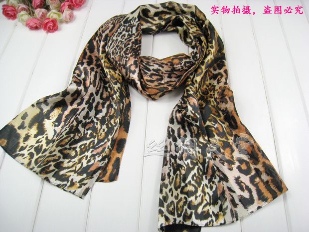 艺凡春秋豹纹真丝围巾