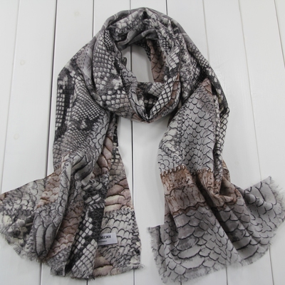 艺凡纯羊毛保暖披肩蟒纹围巾